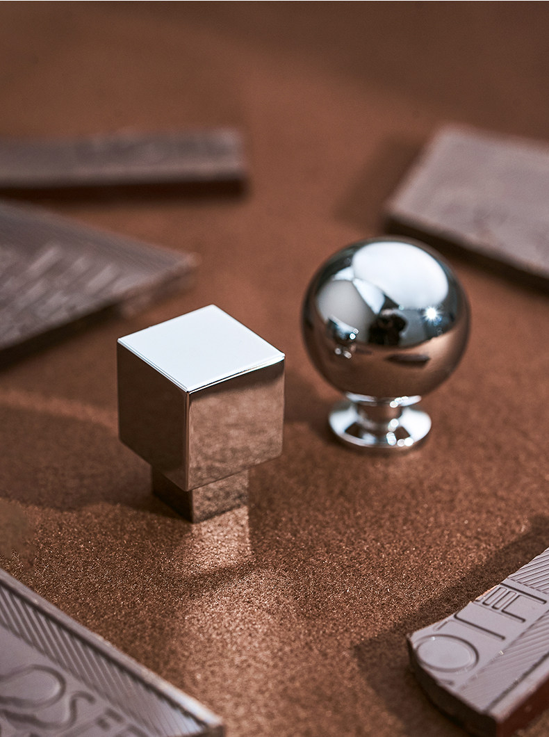 真鍮製キャビネットドアプルハンドルワードローブ引き出しモダン - Furniture Hardware High End のレビューと価格