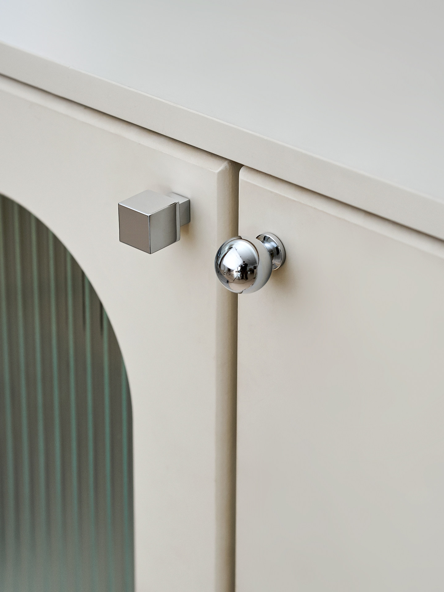 真鍮製キャビネットドアプルハンドルワードローブ引き出しモダン - Furniture Hardware High End のレビューと価格