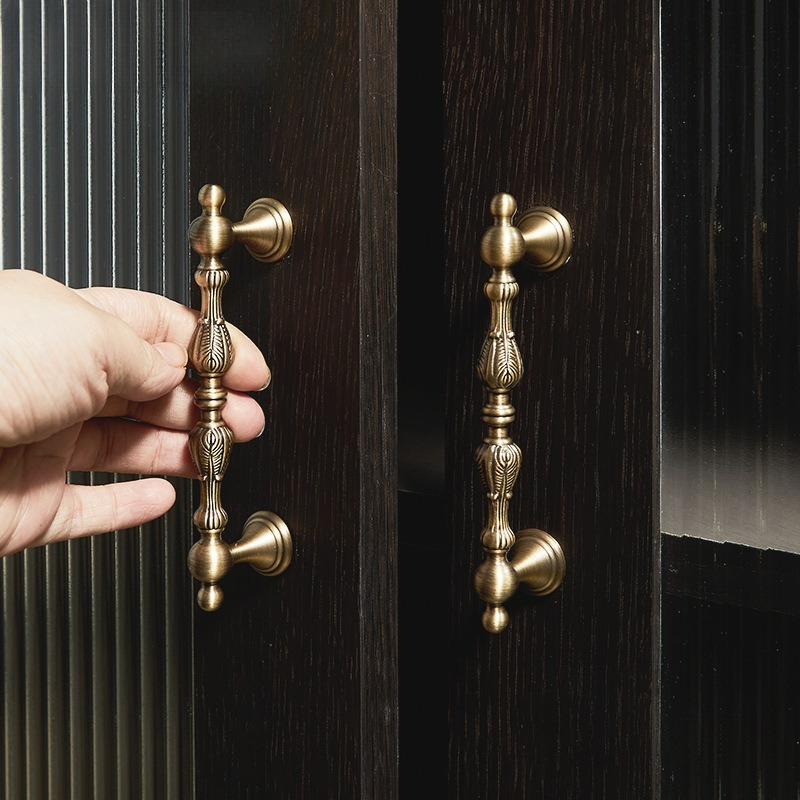 ハイエンドヨーロッパレトロワードローブドアハンドル古典的な真 - Furniture Hardware High End のレビューと価格