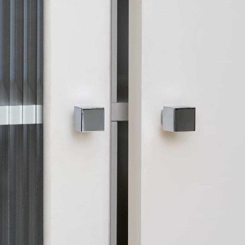 モダンなワードローブ用引き出し、高級感のある正方形の銀メッキ - Furniture Hardware High End のレビューと価格